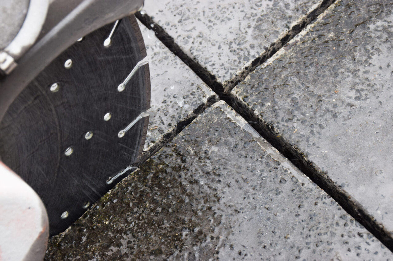 cutting concrete driveway