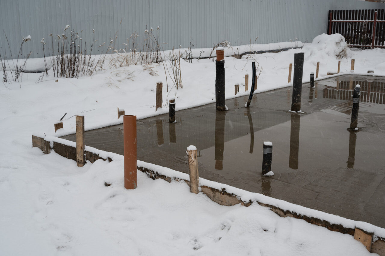 concrete slab curing in cold weather